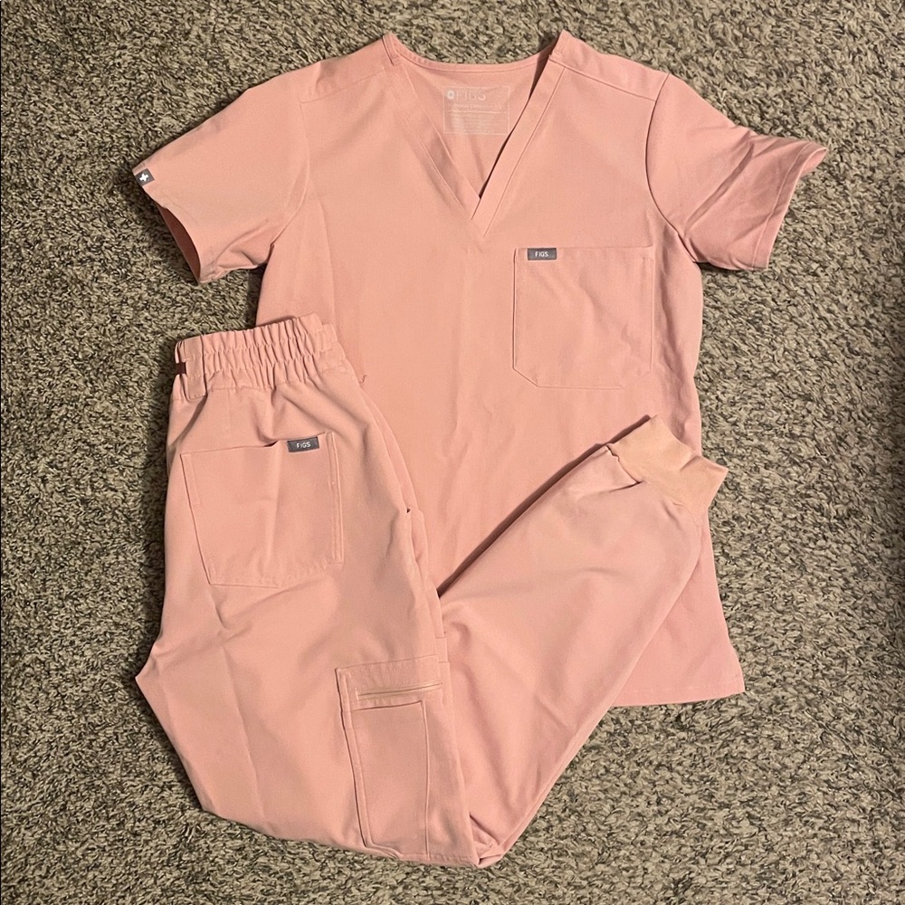Figs Women's Scrub Set in Pink Sand